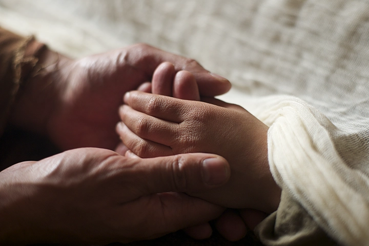 hands holding